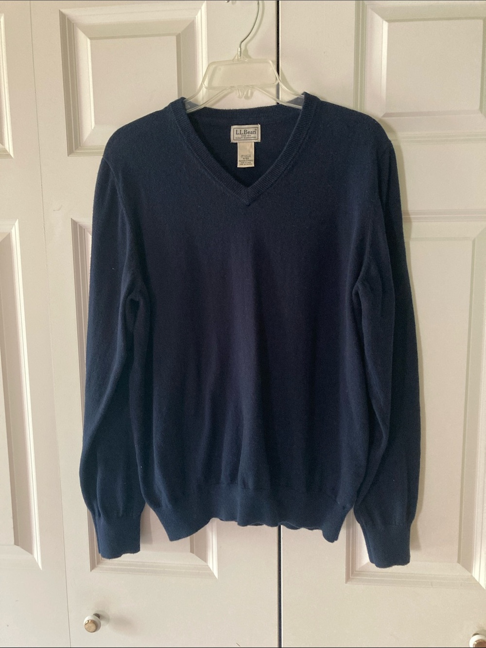 L.L. Bean men’s V-Neck sweater navy blue cotton cashmere pullover preppy classic